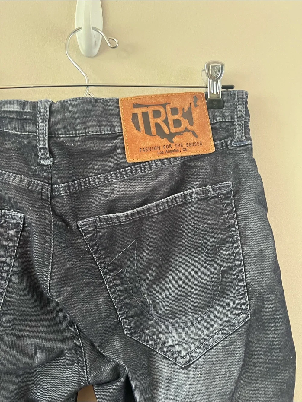 True Religion Men's gray corduroy Pants size 32 W 29 inseam